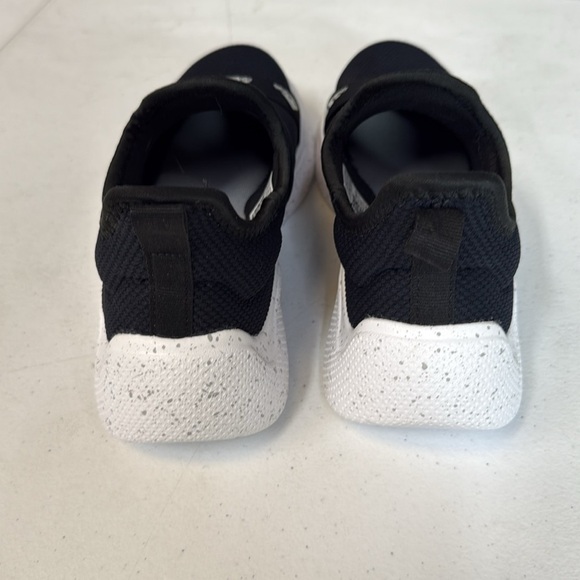 Women’s’ Adidas Puremotion Adapt Sneaker Black/White
Size 7.5 EUC - Picture 4 of 7